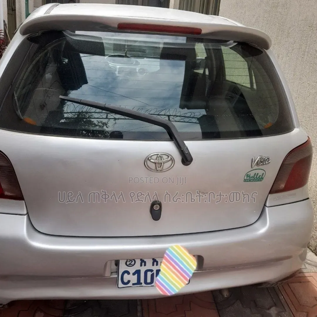 Toyota Vitz 2001 Silver
