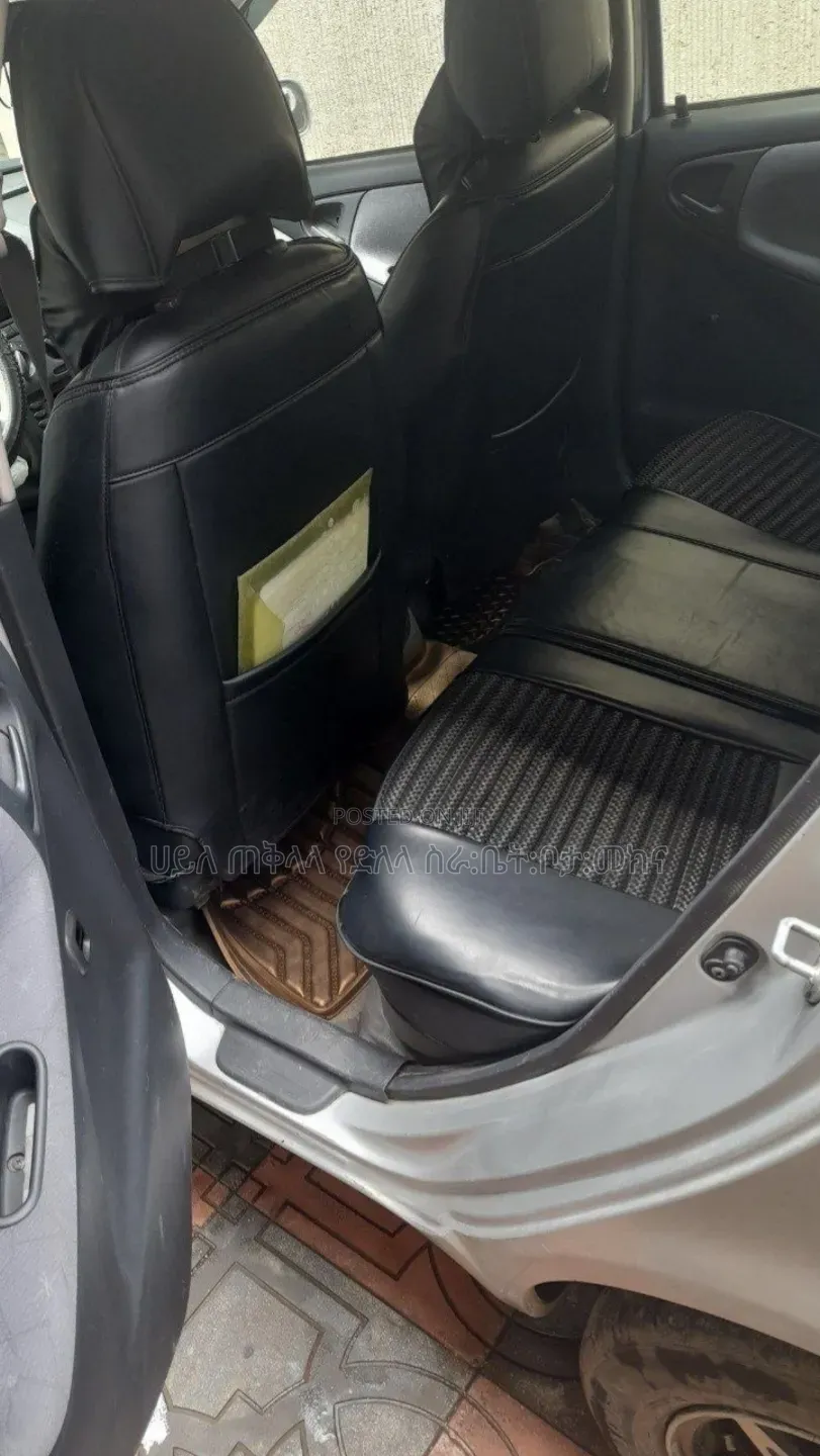 Toyota Vitz 2001 Silver