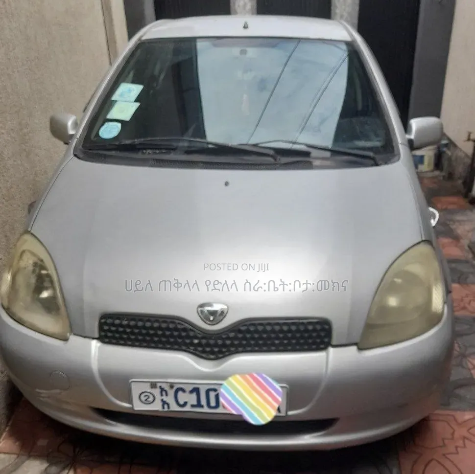 Toyota Vitz 2001 Silver