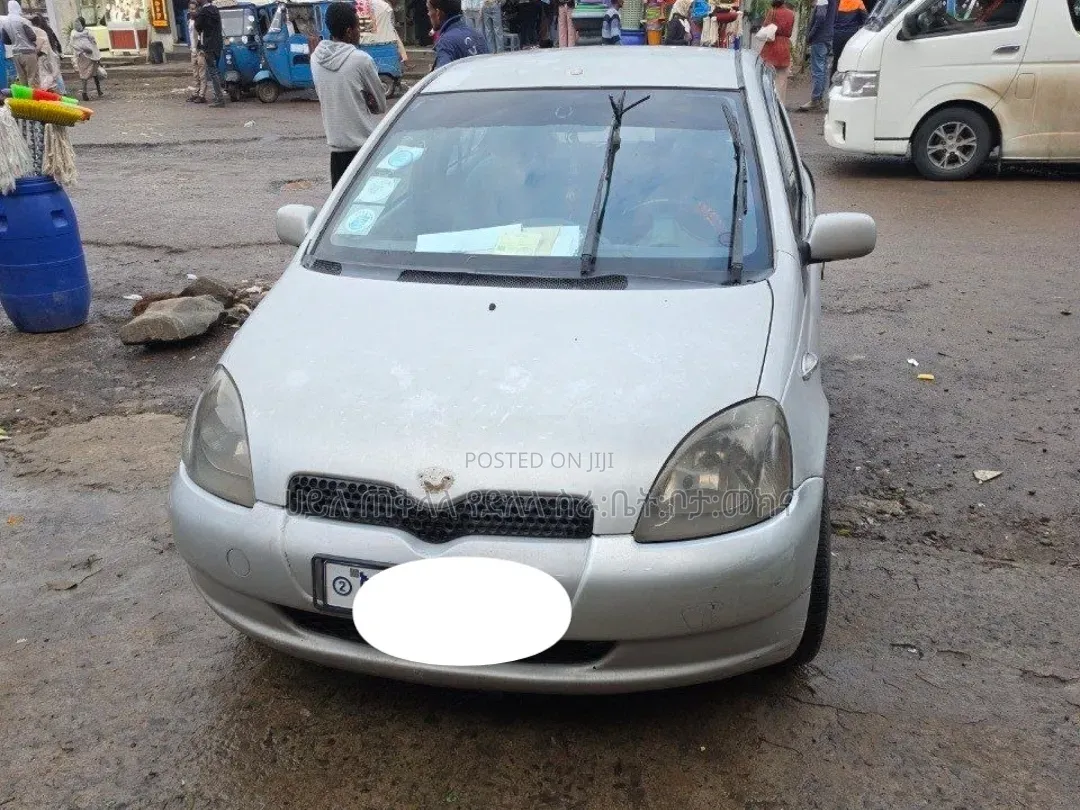Toyota Vitz 1999 Silver