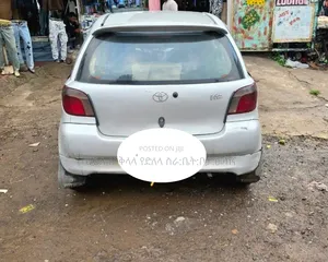 Toyota Vitz 1999 Silver
