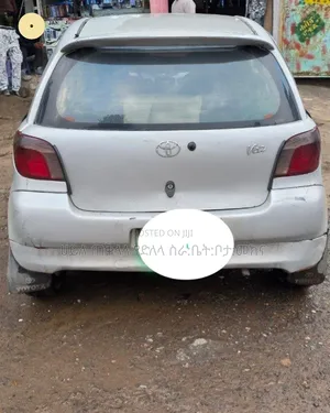 Toyota Vitz 1999 Silver