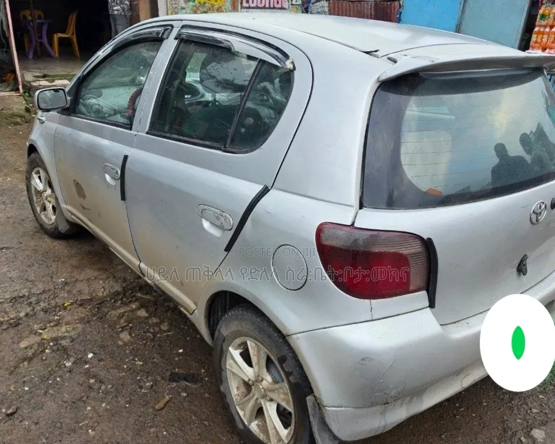 Toyota Vitz 1999 Silver