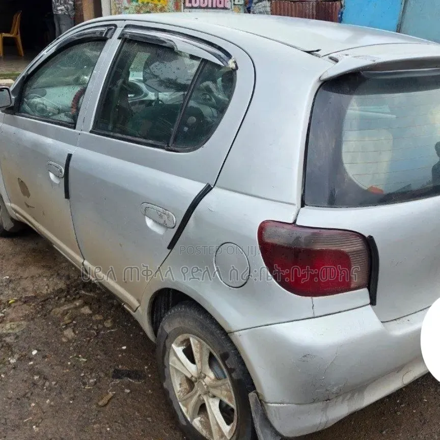 Toyota Vitz 1999 Silver