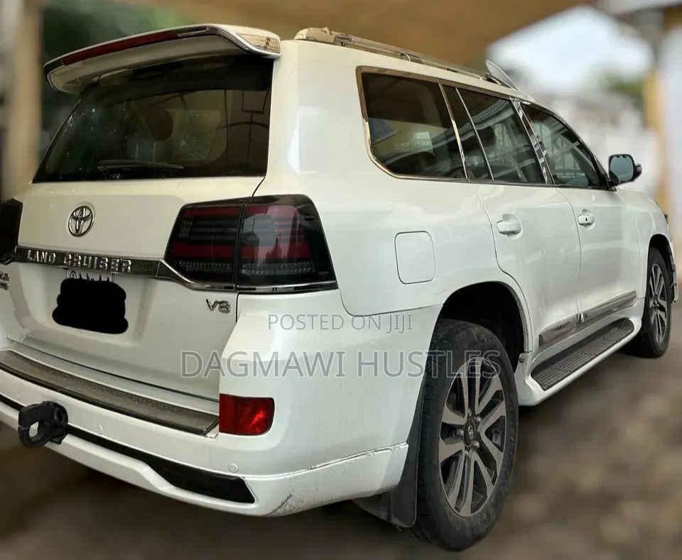 Toyota Land Cruiser 2012 White