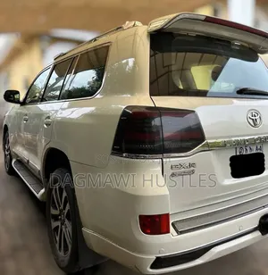 Toyota Land Cruiser 2012 White