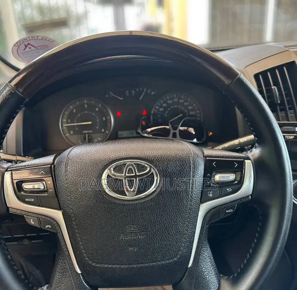 Toyota Land Cruiser 2012 White