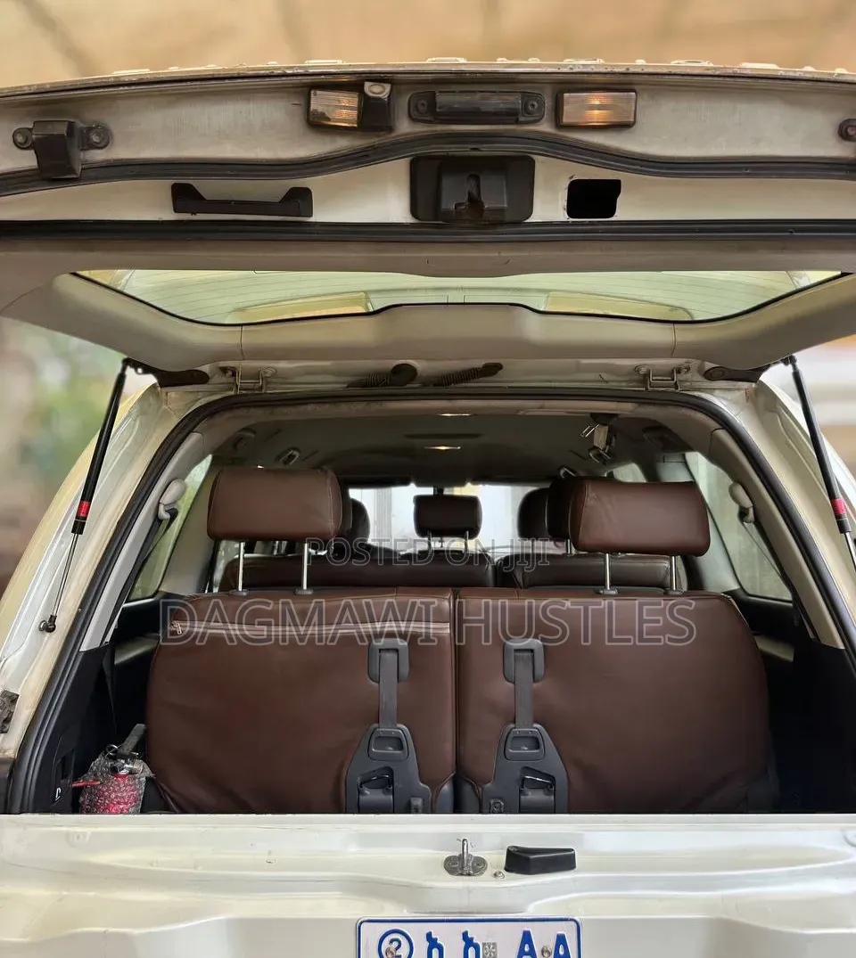 Toyota Land Cruiser 2012 White