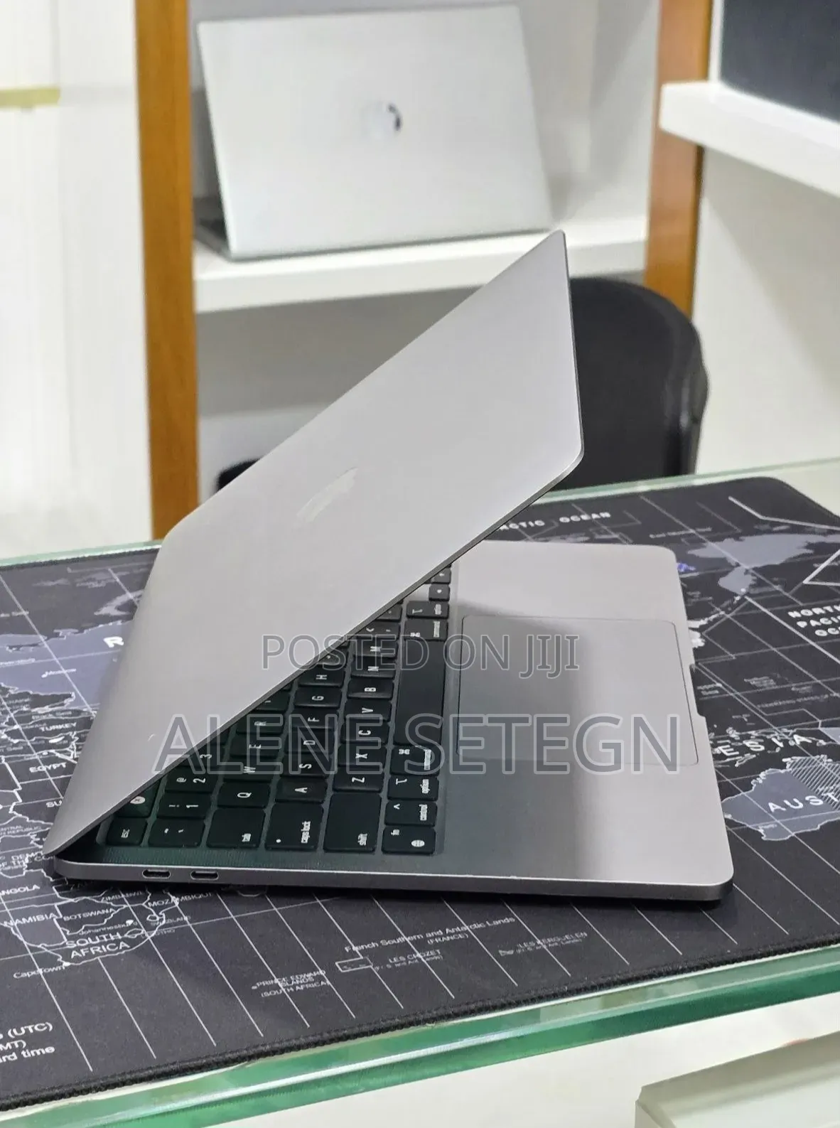 New Laptop Apple MacBook Pro 2022 M2 16GB Apple M2 SSD 512GB