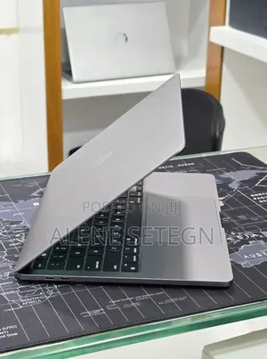 New Laptop Apple MacBook Pro 2022 M2 16GB Apple M2 SSD 512GB