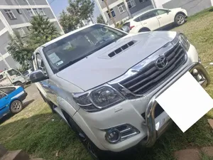 Toyota Hilux 2015 Off white