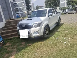 Toyota Hilux 2015 Off white