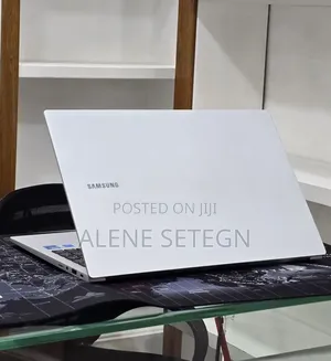 New Laptop Samsung Galaxy Book4 16GB Intel Core 7 SSD 512GB
