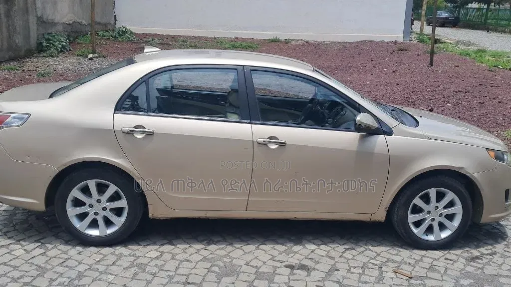 Geely Emgrand EC7 2016 Gold