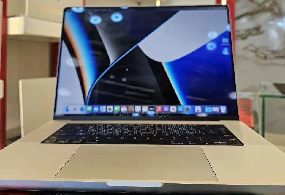 New Laptop Apple MacBook Pro 2021 M1 16GB Apple M1 Pro SSD 512GB