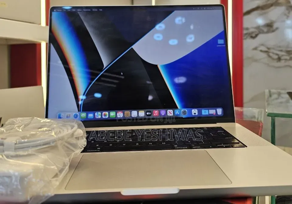 New Laptop Apple MacBook Pro 2021 M1 16GB Apple M1 Pro SSD 512GB
