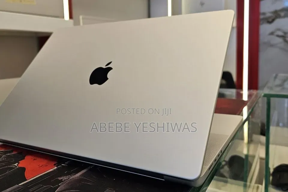 New Laptop Apple MacBook Pro 2021 M1 16GB Apple M1 Pro SSD 512GB