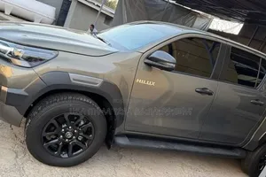 Toyota Hilux 2025 Green