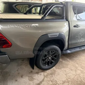 Toyota Hilux 2025 Green