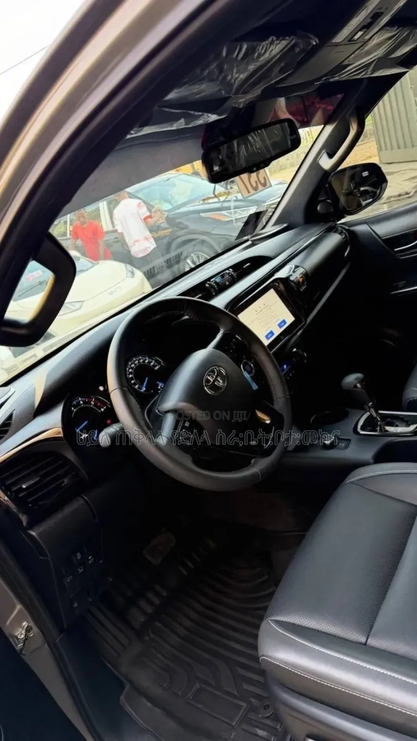 Toyota Hilux 2025 Green