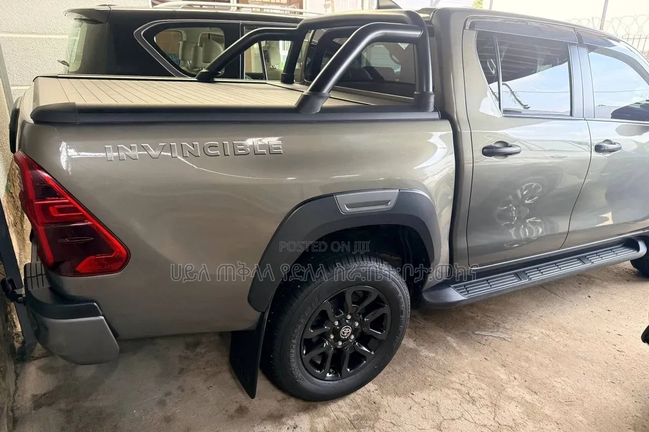 Toyota Hilux 2025 Green