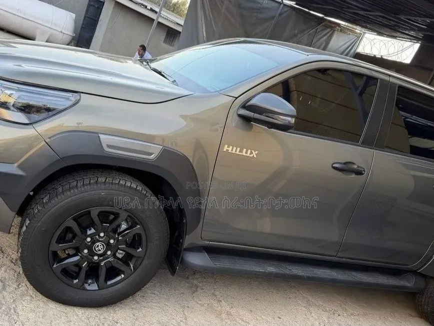 Toyota Hilux 2025 Green