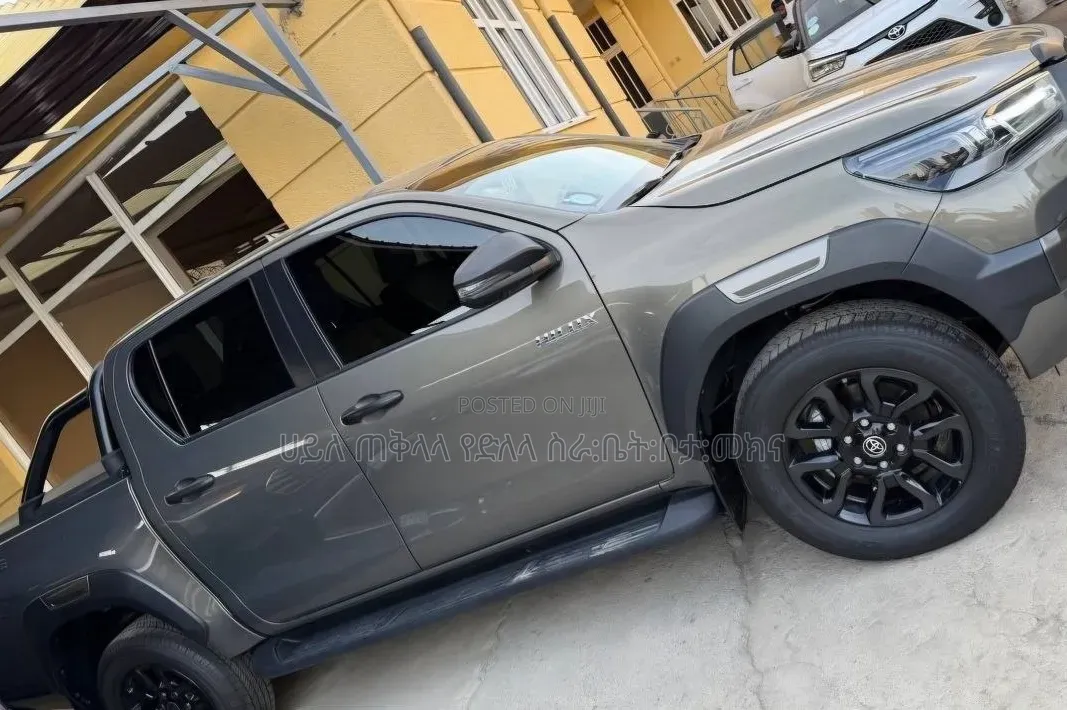 Toyota Hilux 2025 Green