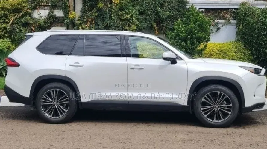 Toyota Grand Highlander Hybrid 2025 White