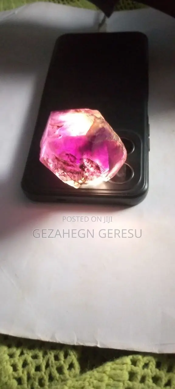 አመትስቲ የከበሬ ድንጋይ (Amethyst Gemestone)