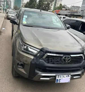 Toyota Hilux 2021 Gray