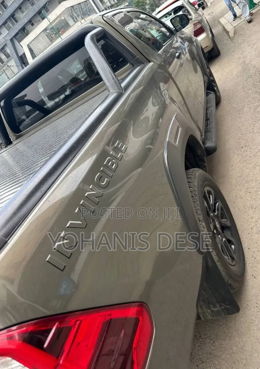 Toyota Hilux 2021 Gray