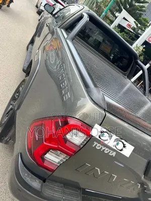 Toyota Hilux 2021 Gray