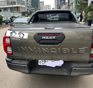 Toyota Hilux 2021 Gray