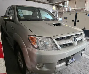 Toyota Hilux 2008 Maroon