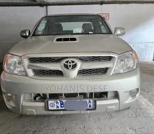 Toyota Hilux 2008 Maroon