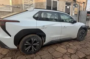 Toyota bZ4X 2023 Off white