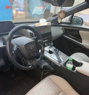 Toyota bZ4X 2023 Off white