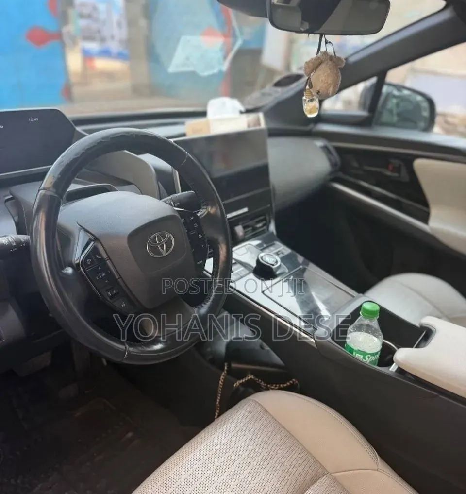 Toyota bZ4X 2023 Off white
