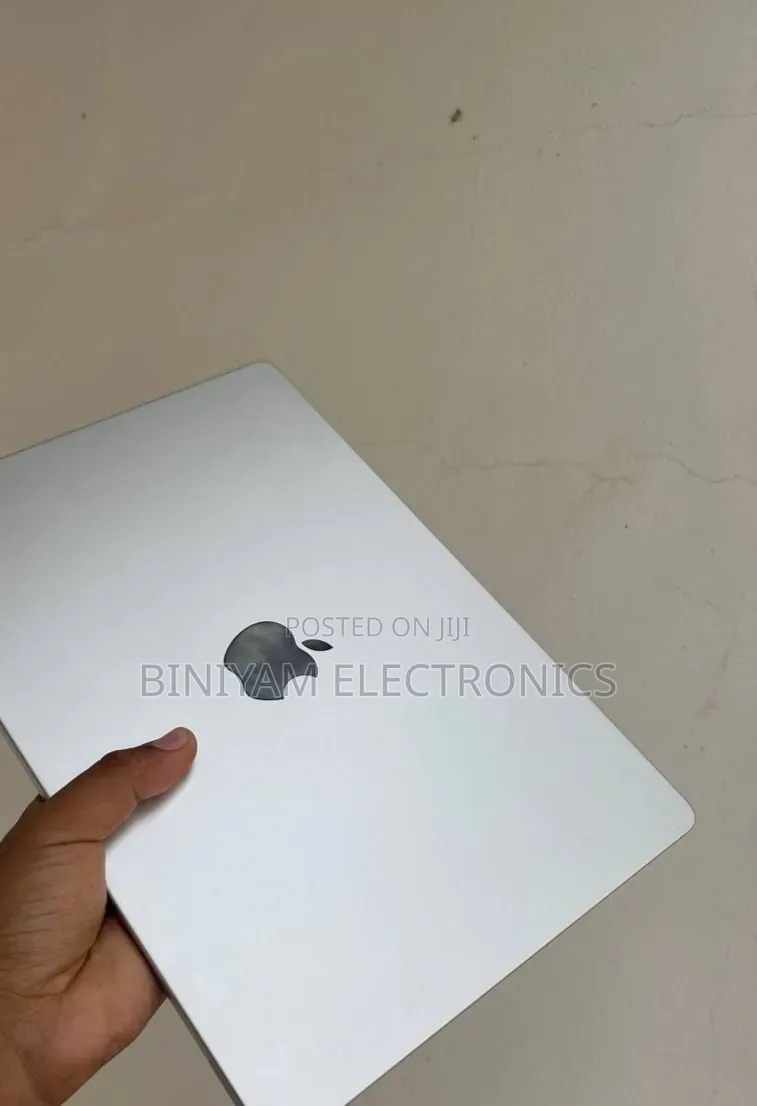 New Laptop Apple MacBook Pro 2024 M4 16GB Apple M4 Pro SSD 512GB