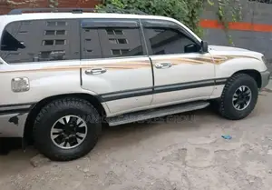 Toyota Land Cruiser 2007 Ivory