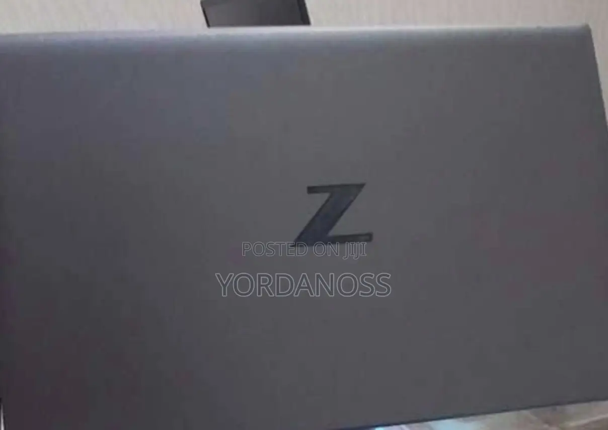New Laptop HP ZBook Firefly G8 16GB Intel Core i7 SSD 512GB