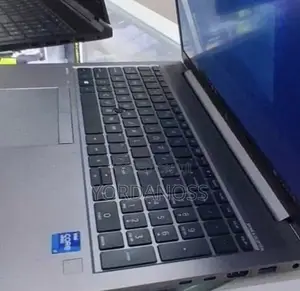New Laptop HP ZBook Firefly G8 16GB Intel Core i7 SSD 512GB