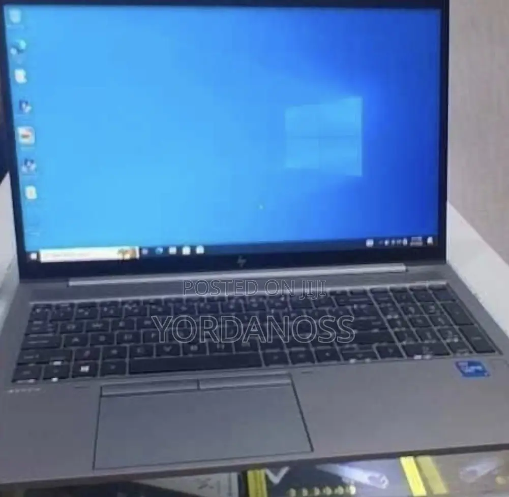 New Laptop HP ZBook Firefly G8 16GB Intel Core i7 SSD 512GB
