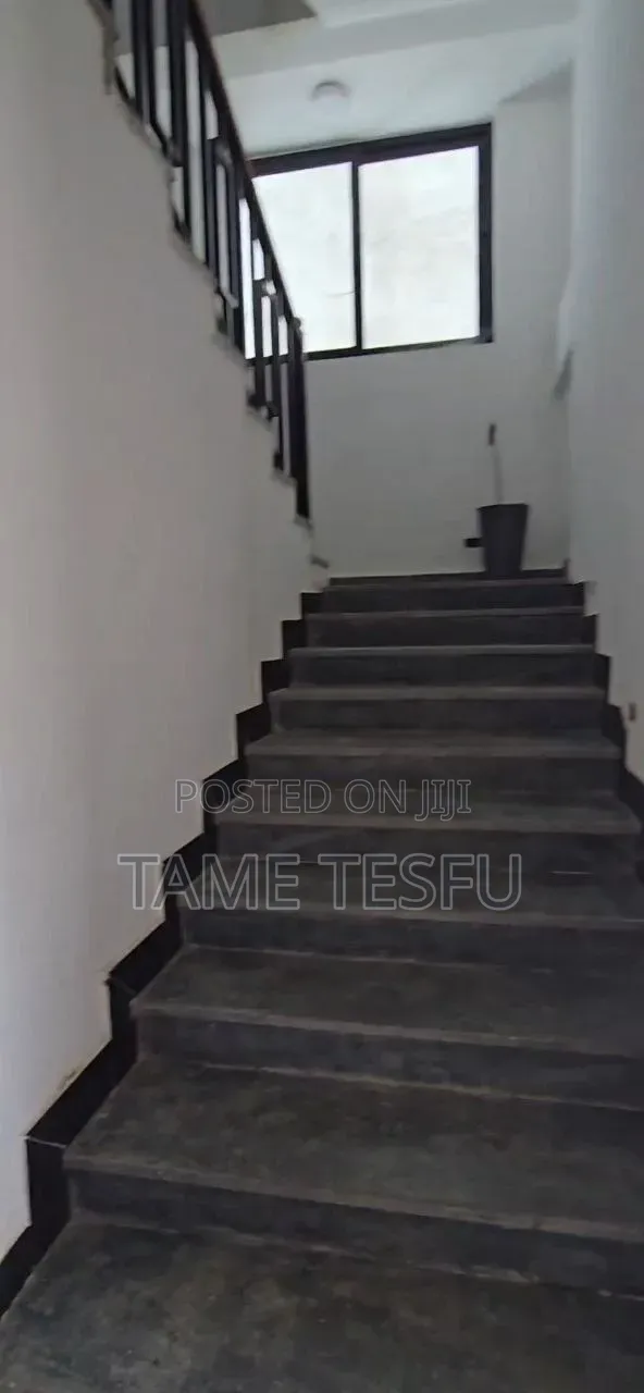 Furnished 8bdrm House in ሀያት, Bole for sale