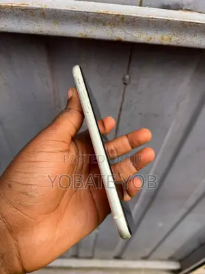 Apple iPhone 11 64 GB White