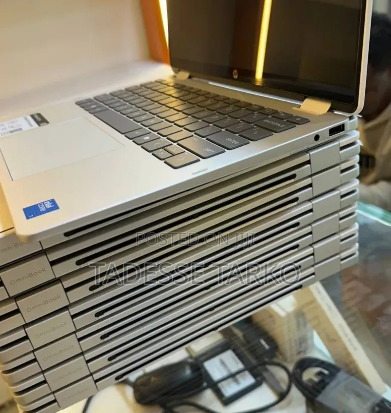 New Laptop HP OmniBook X Flip 14" 16GB Intel Core Ultra 7 SSD 512GB