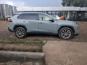 Toyota RAV4 2022 Green