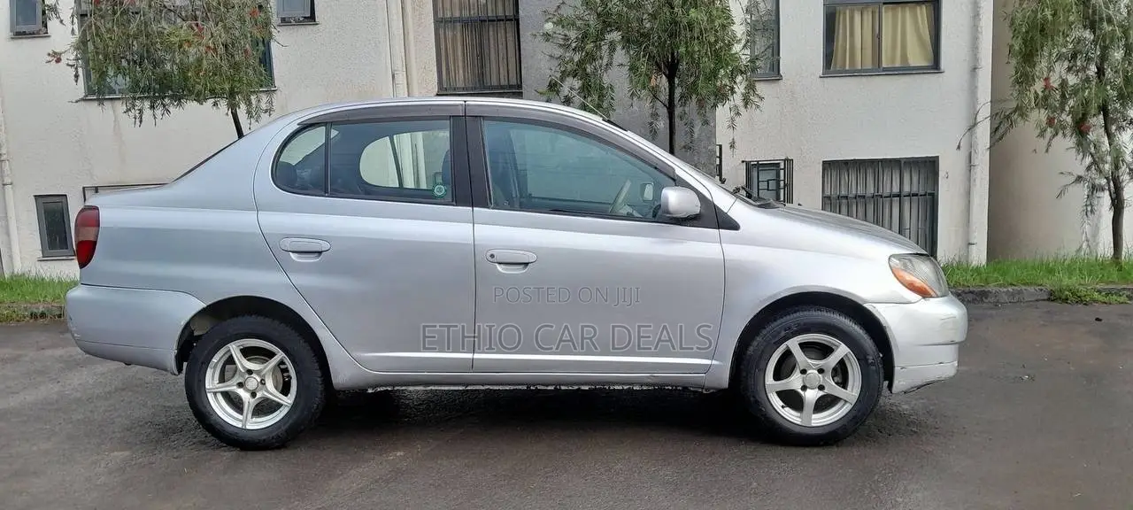 Toyota Platz 2001 Silver
