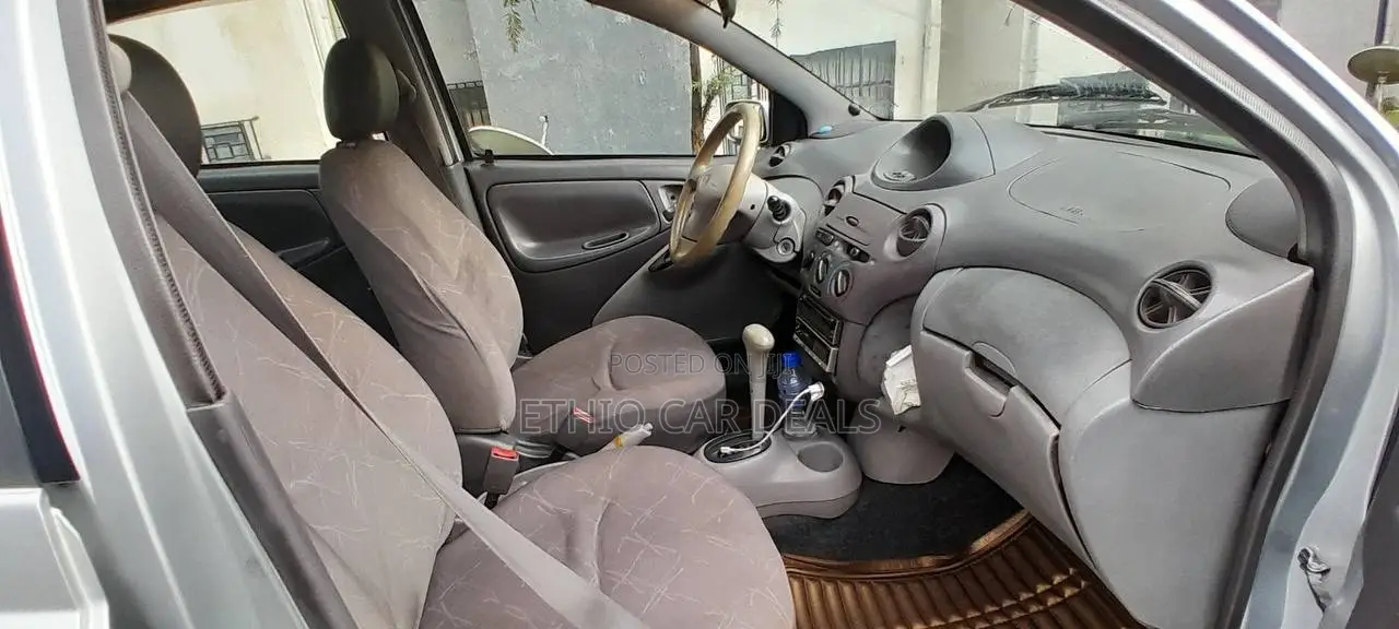 Toyota Platz 2001 Silver