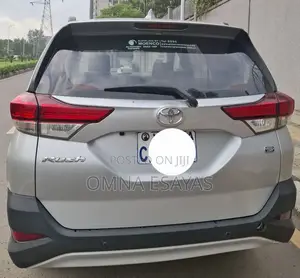 Toyota Rush 2022 Silver
